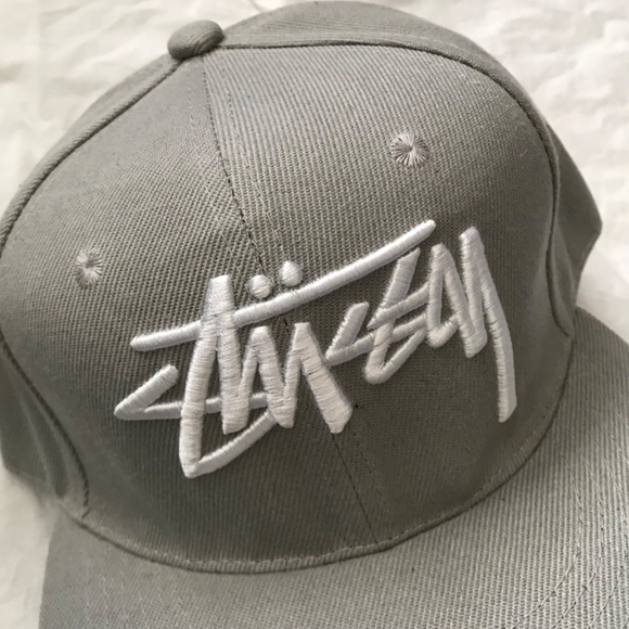NWT STUSSY Snapback Cap Hat Flat Brim Grey White Unisex - Picture 2 of 10